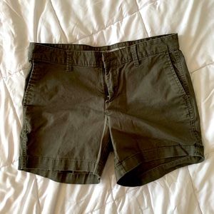Gap girlfriend short